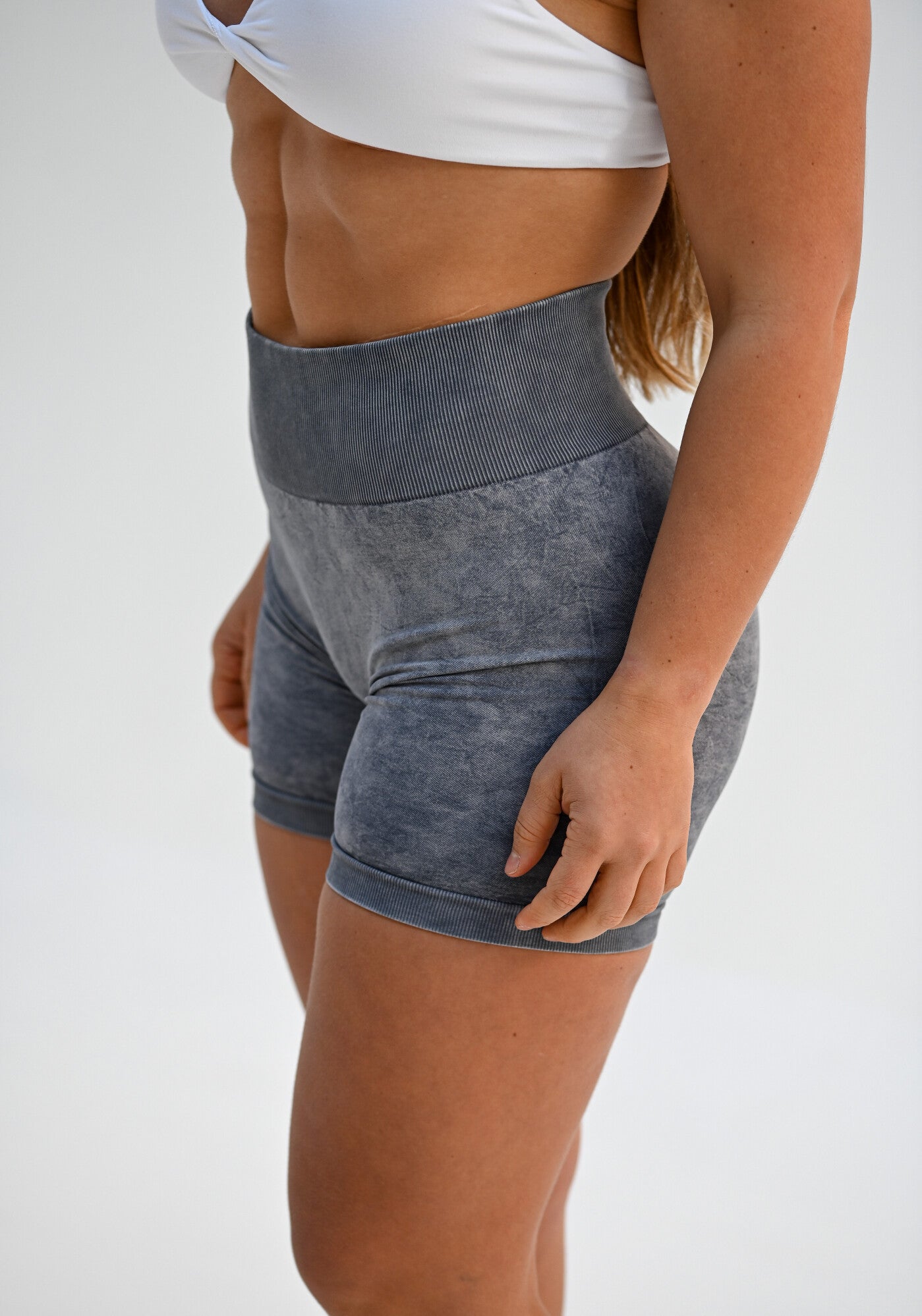 INITIUM Scrunch Shorts - Stone Grey